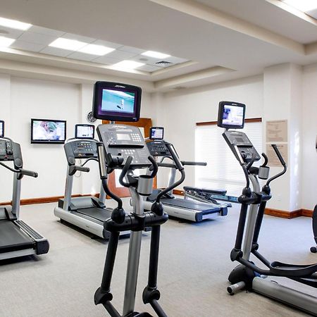 Springhill Suites Hampton Bagian luar foto