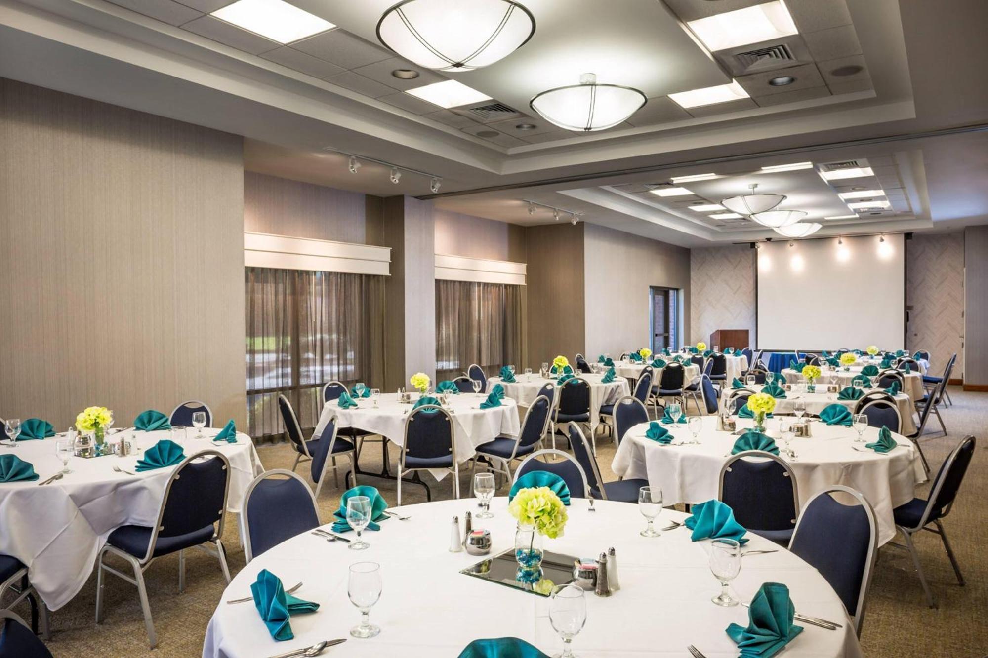 Springhill Suites Hampton Bagian luar foto